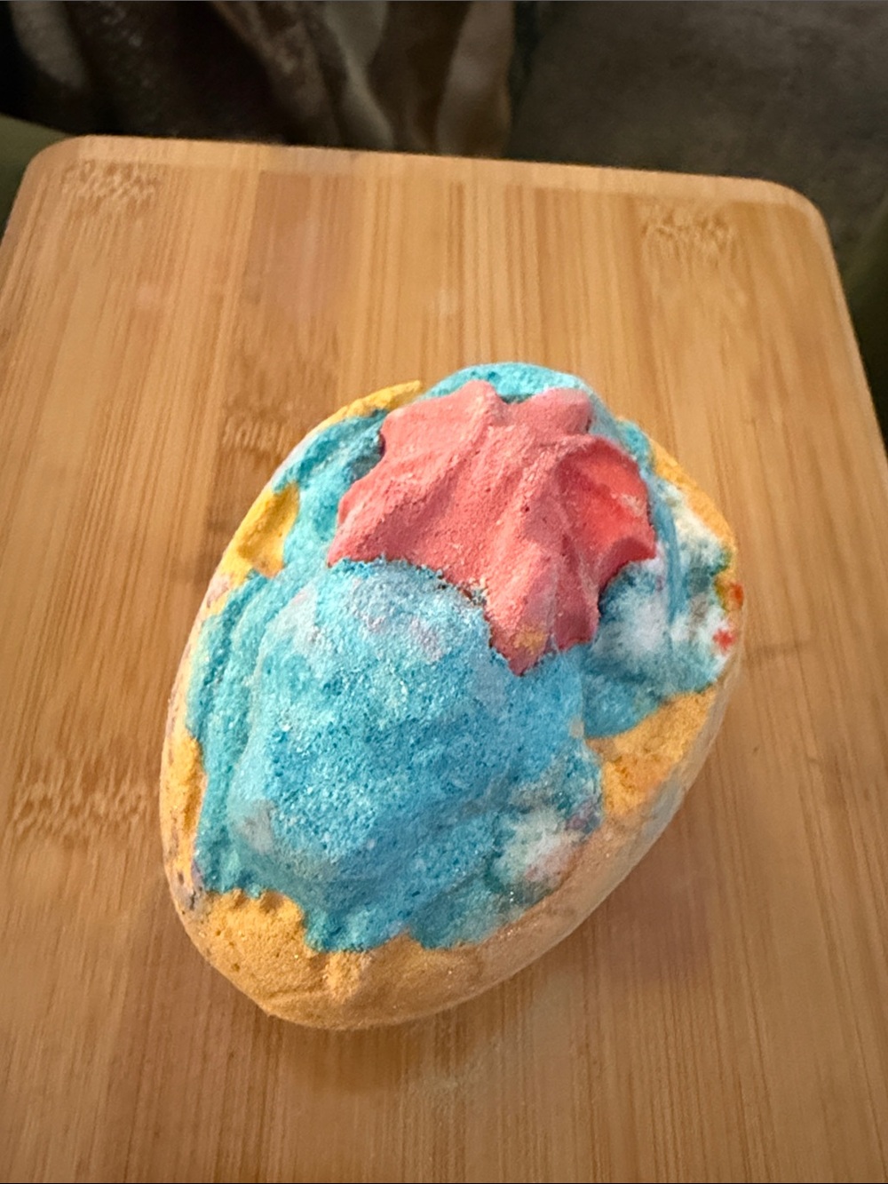 Lush Cosmetics limited edition Crackle bath bomb